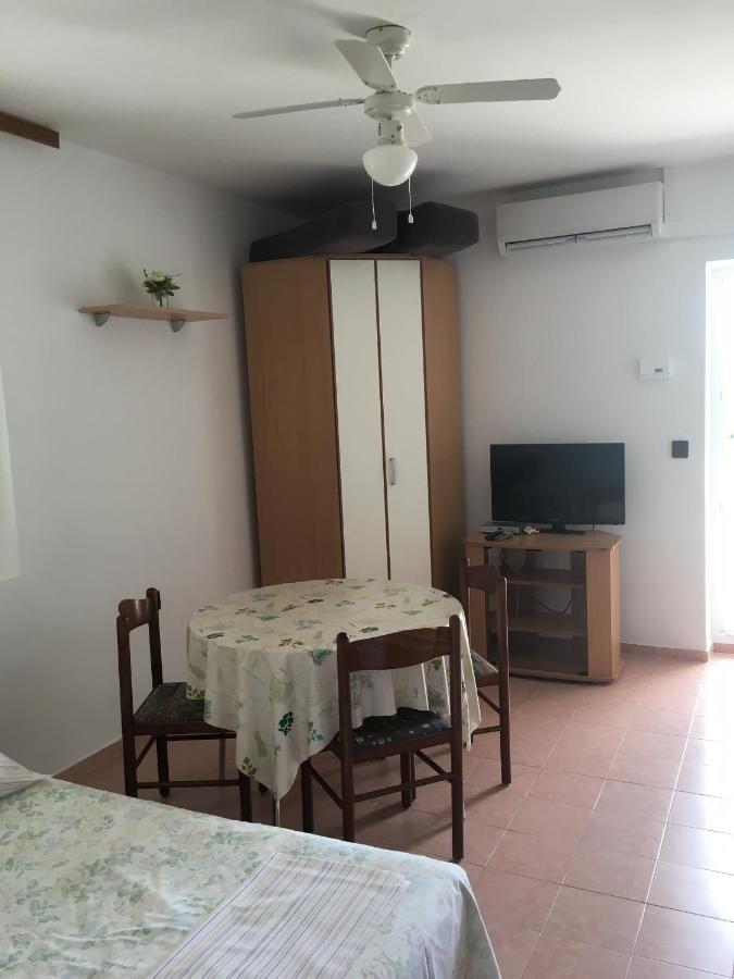 Apartments With A Parking Space Potocnica, Pag - 4096 Stara Novalja Exterior photo